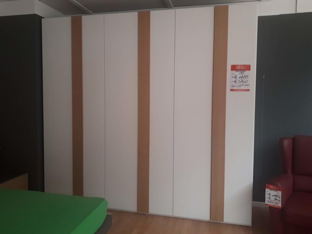 Armadio con maniglie in legno (art.298) - Outlet mobili e arredamento a  Vicenza: cucine, camere, armadi, divani, bagno, letti scontati